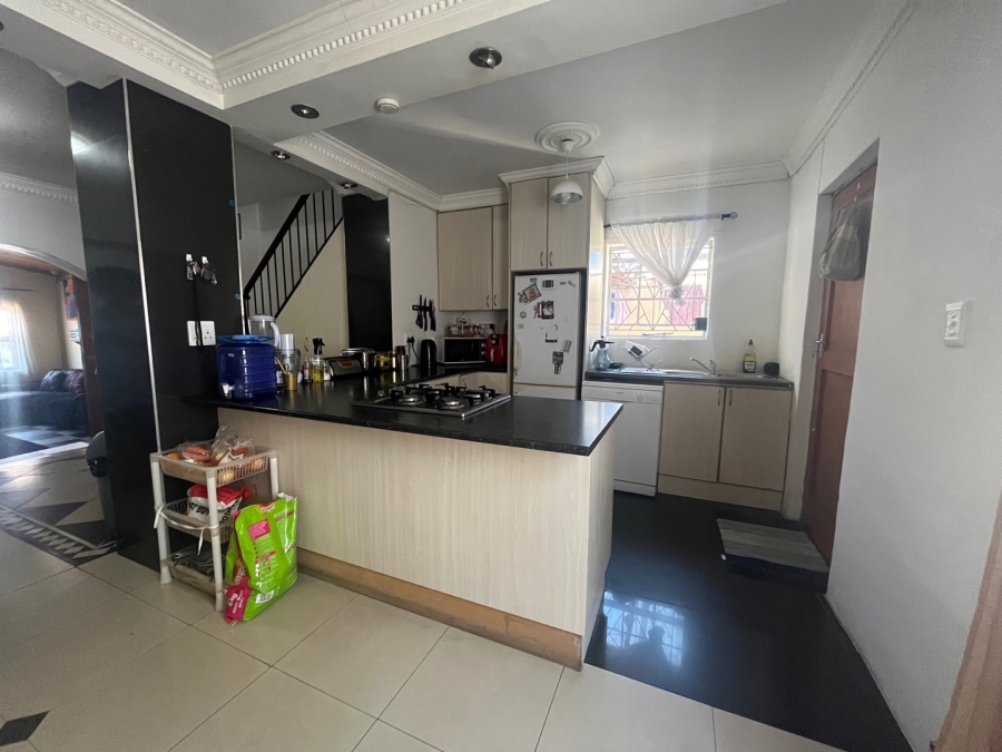 2 Bedroom Property for Sale in Lentegeur Western Cape